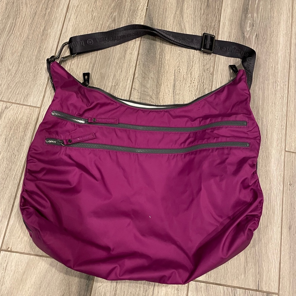 Lululemon athletic/gym bag **LIKE NEW**